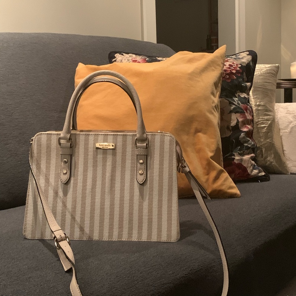 *KATE SPADE STRIPPED HANDBAG*